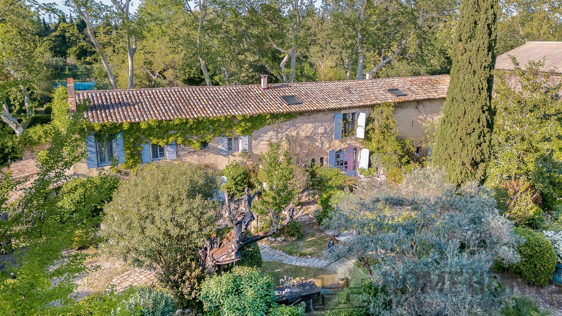 12 Bedroom Villa/House in St Remy De Provence 9