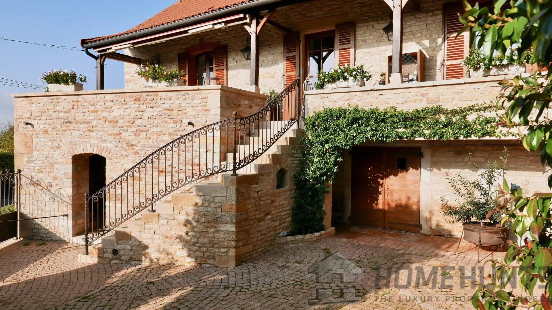 5 Bedroom Villa/House in Cormatin 10