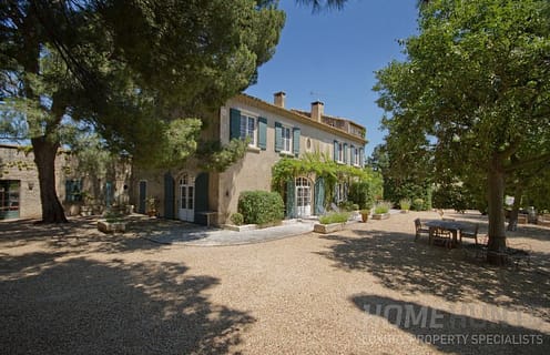 What are the property hotspots of Arles? 5