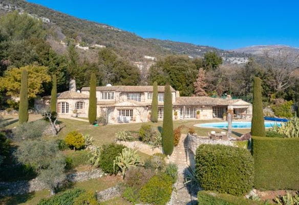 6 Bedroom Villa/House in Tourrettes Sur Loup 28