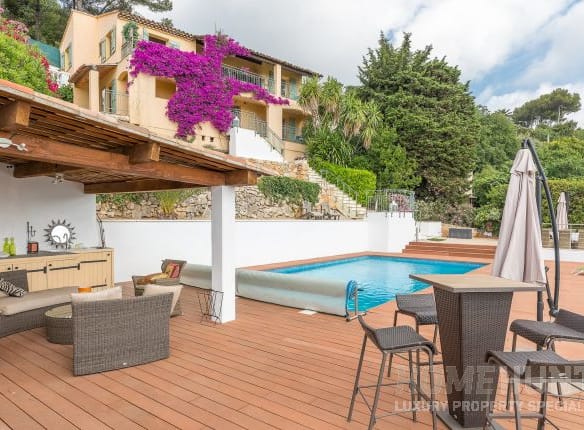 Best Places to Buy a Luxury French Home by the Sea 3