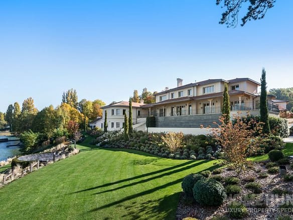 Top Tips for Buying Waterfront Property in France 9