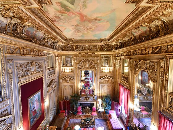 5 Must See Luxury Paris Apartments That Are Fit For a King 8