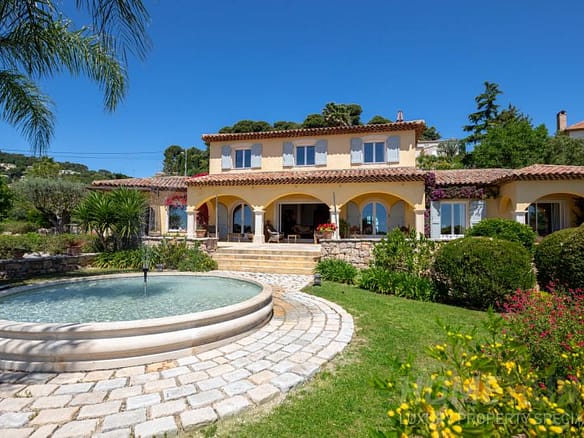 5 of the Best Luxury Places to Live by the Sea in the South of France 9