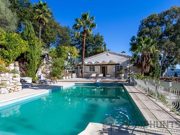 8 Bedroom Villa/House in Gattieres 26