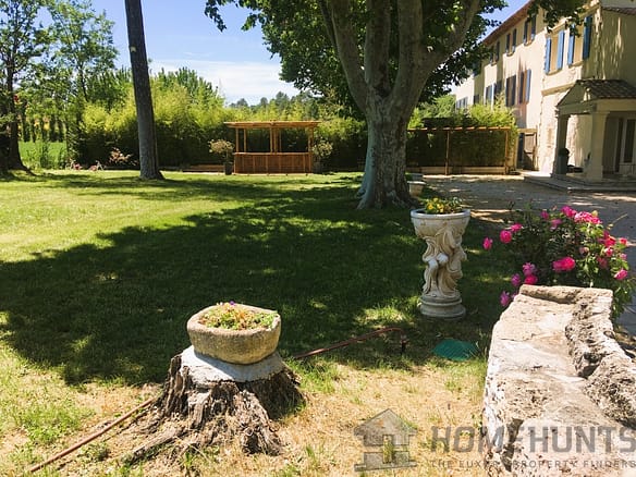 9 Bedroom Villa/House in Tourves 12