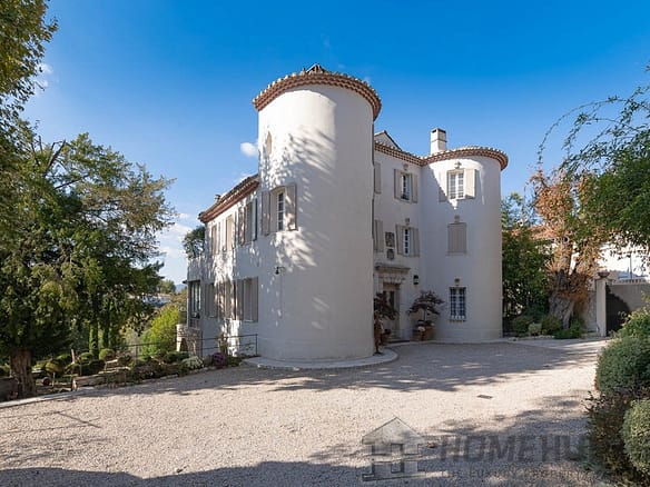8 Bedroom Villa/House in St Paul En Foret 22