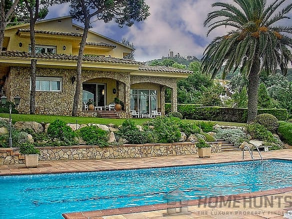 6 Bedroom Villa/House in Blanes 7