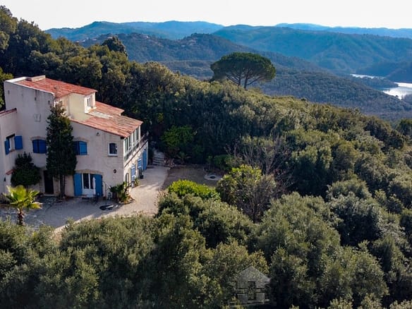4 Bedroom Villa/House in Montauroux 16