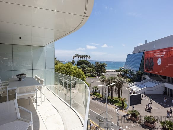 5 Bedroom Apartment in Cannes 22