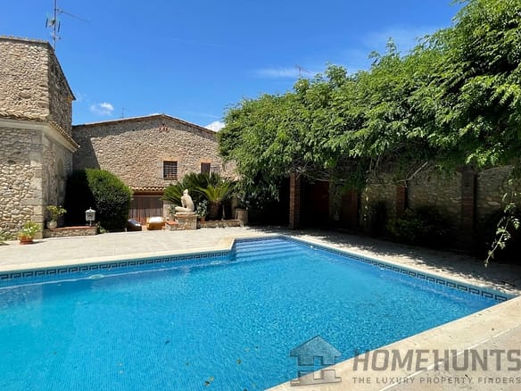 8 Bedroom Villa/House in Sant Pere Pescador 10