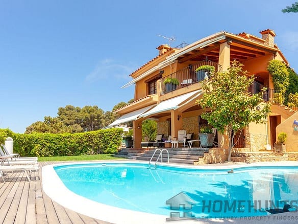 5 Bedroom Villa/House in Tamariu 2