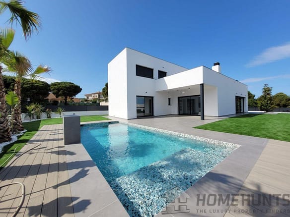 4 Bedroom Villa/House in Sant Antoni De Calonge 7