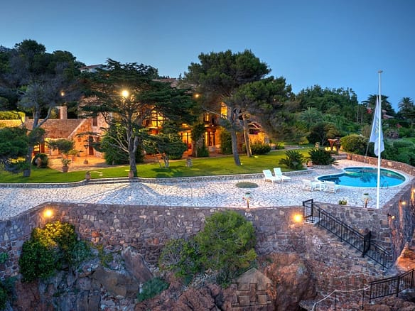 8 Bedroom Villa/House in St Raphael 16
