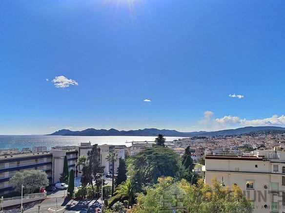 3 Bedroom Apartment in Cannes 8