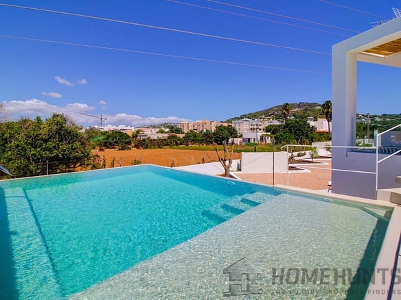 4 Bedroom Villa/House in Jesus 26