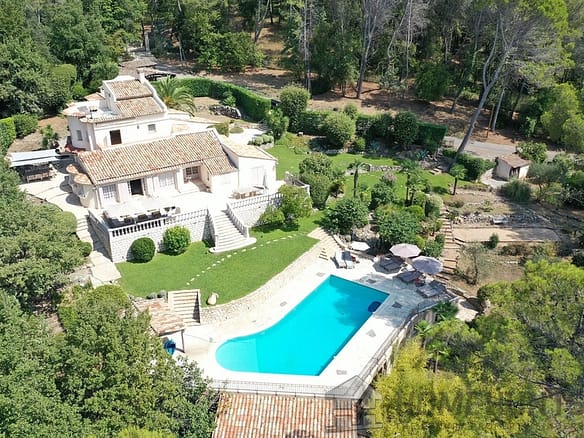 6 Bedroom Villa/House in Roquefort Les Pins 14