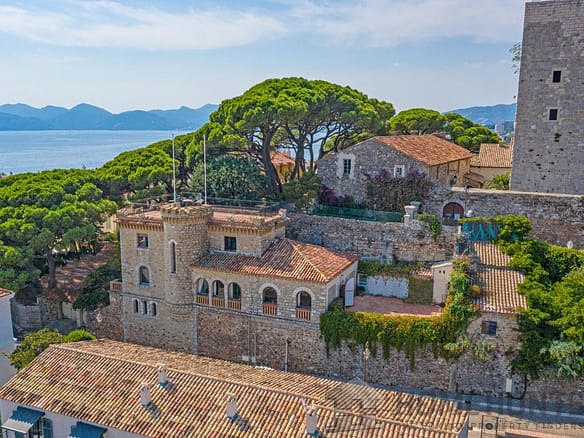 5 Bedroom Villa/House in Cannes 2