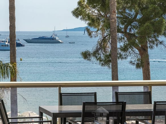 4 Bedroom Apartment in Cannes 14