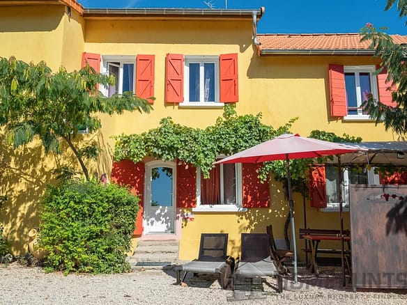 17 Bedroom Hotels/gites in Villelaure 8