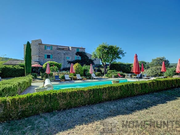 7 Bedroom Villa/House in Simiane La Rotonde 10