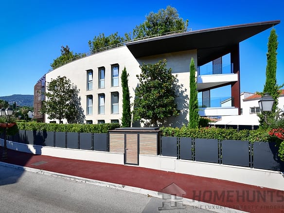 2 Bedroom Apartment in St Jean Cap Ferrat 14