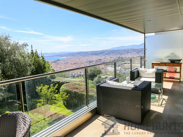 4 Bedroom Apartment in Nice - City 12
