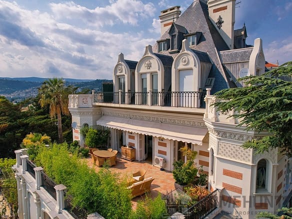 3 Bedroom Apartment in Nice - City 2
