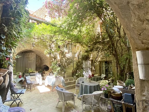 9 Bedroom Villa/House in Lourmarin 22