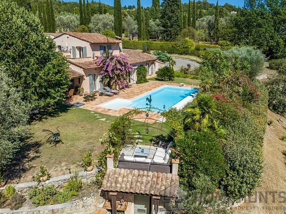 4 Bedroom Villa/House in Grasse 32