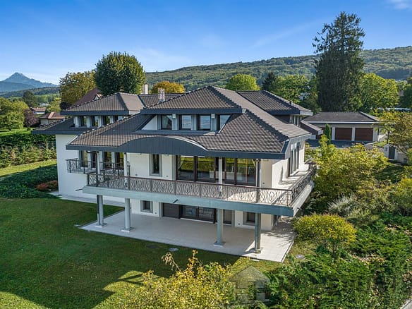 6 Bedroom Villa/House in Evian Les Bains 26