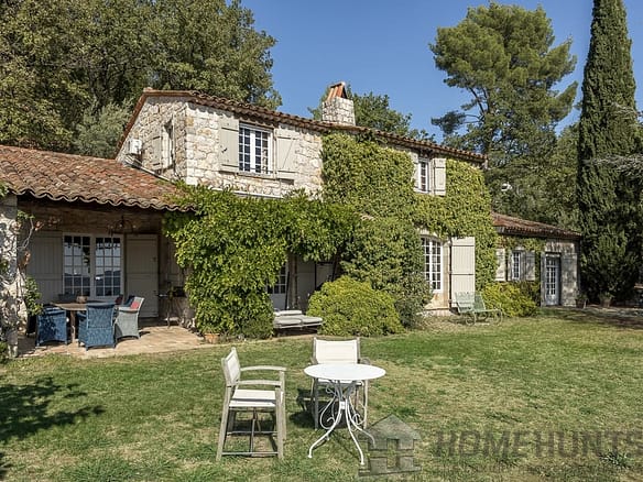 5 Bedroom Villa/House in Tourrettes 32