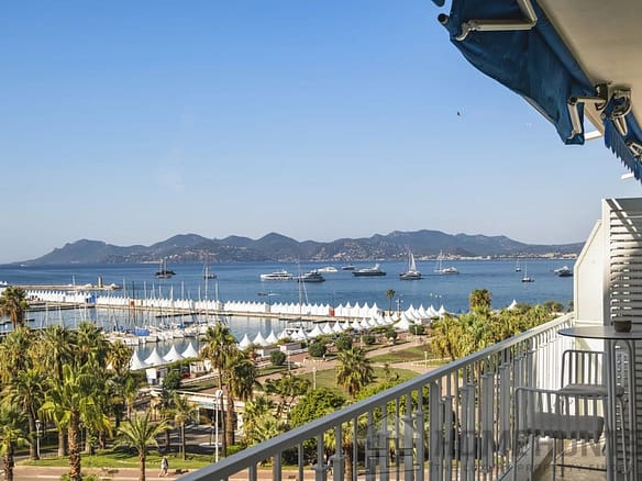 3 Bedroom Apartment in Cannes 4