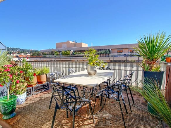 3 Bedroom Apartment in Nice - City 24