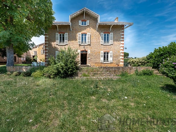 9 Bedroom Villa/House in Porte Des Pierres Dorees 8
