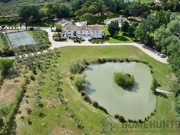 9 Bedroom Villa/House in Arles 24