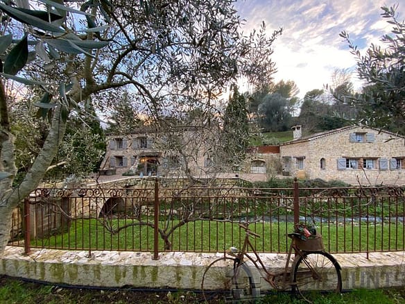 7 Bedroom Villa/House in Le Rouret 34