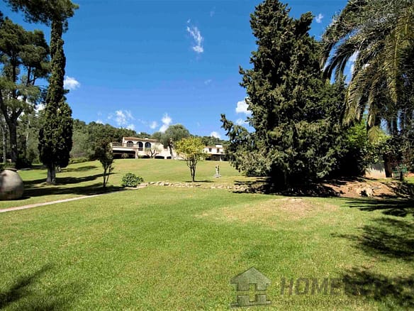 11 Bedroom Villa/House in Mont-ras 6