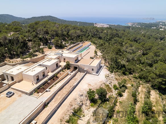 6 Bedroom Villa/House in Cala Tarida 34