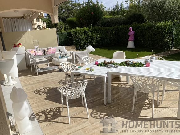2 Bedroom Apartment in Villeneuve Loubet 32