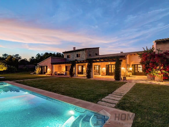 6 Bedroom Villa/House in Calvia 9