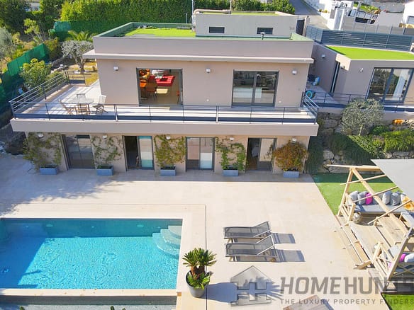 5 Bedroom Villa/House in La Colle Sur Loup 2