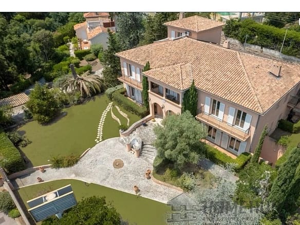 10 Bedroom Villa/House in Les Issambres 12