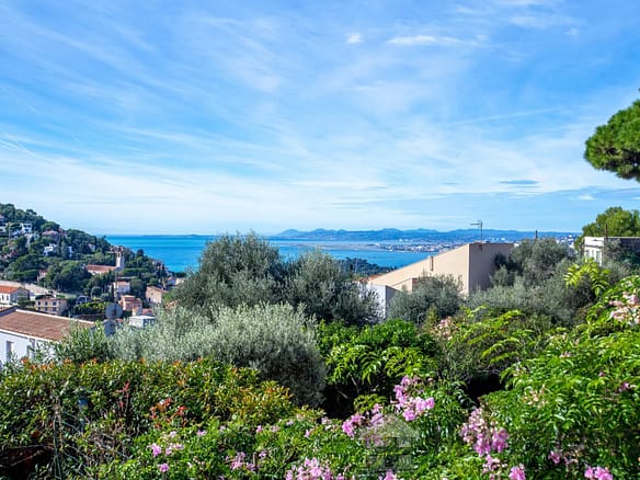 2 Bedroom Apartment in Villefranche Sur Mer 16