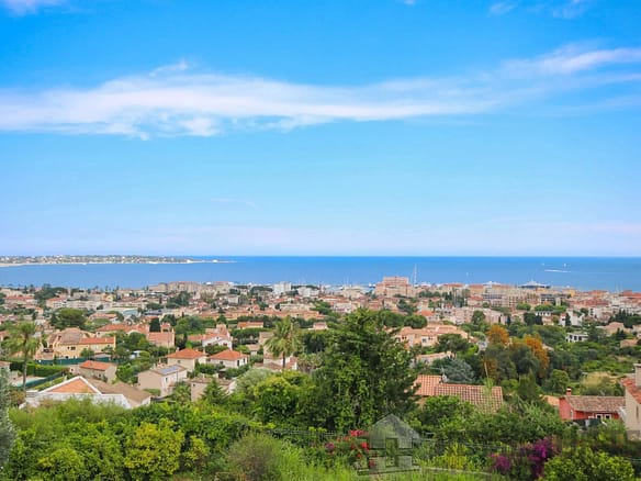 5 Bedroom Villa/House in Le Golfe Juan 8