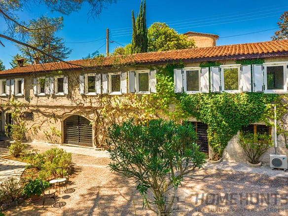 5 Bedroom Villa/House in Grasse 32