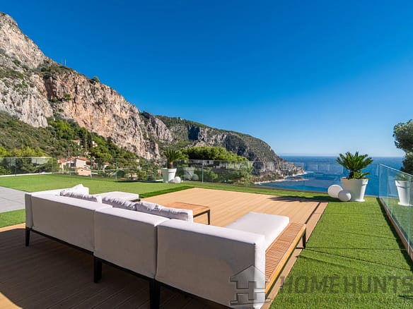 5 Bedroom Villa/House in Eze 8