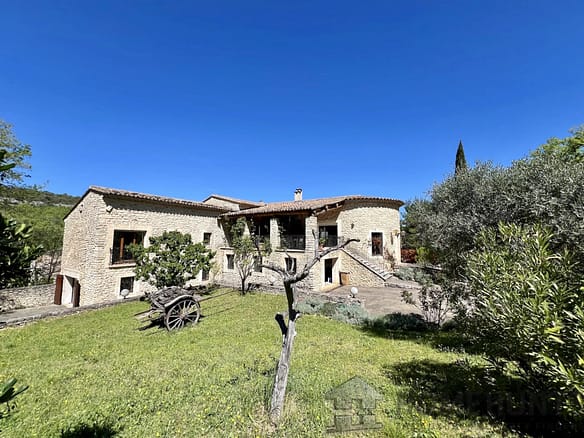 4 Bedroom Villa/House in Goult 24