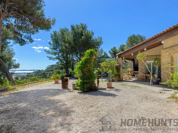 4 Bedroom Villa/House in Hyeres 28