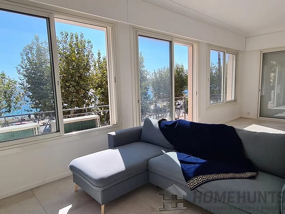 3 Bedroom Apartment in St Raphael 8